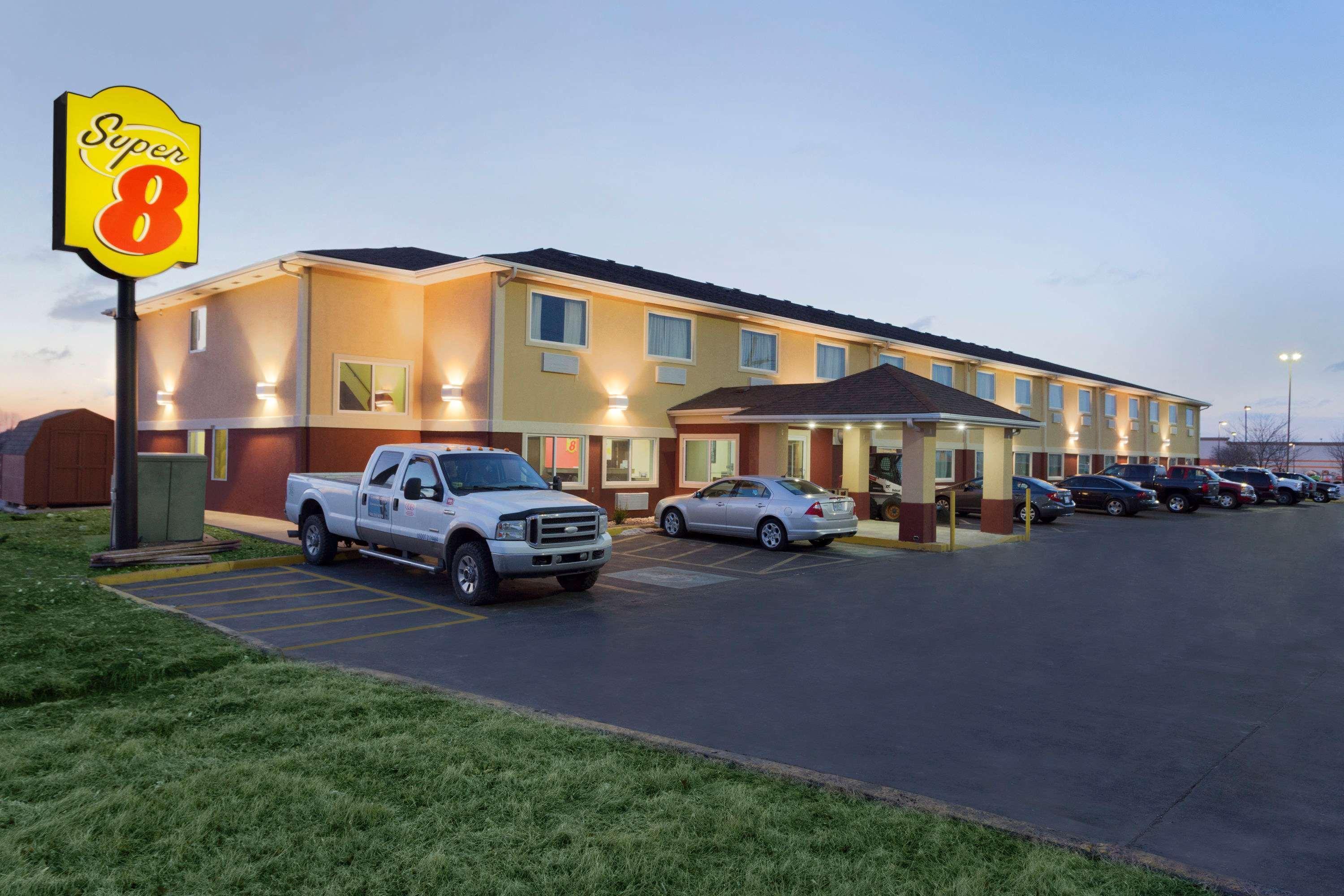 Super 8 By Wyndham Lees Summit Motel Lee's Summit Eksteriør bilde